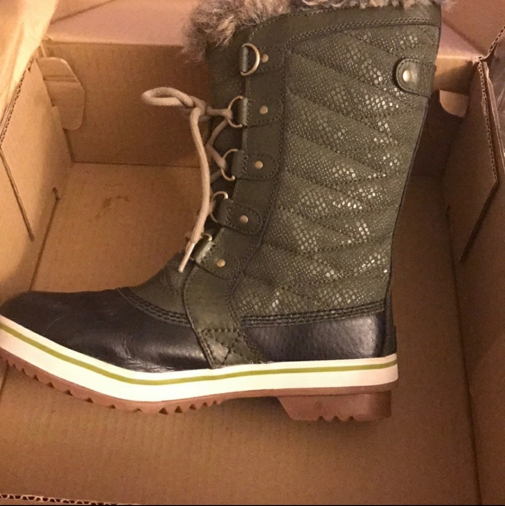 Sorel Tofino II boots size 5